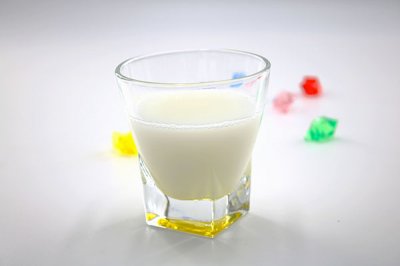 ​喝牛奶的好处和坏处 牛奶喝多了伤脾胃？经常喝牛奶，到底好不好？