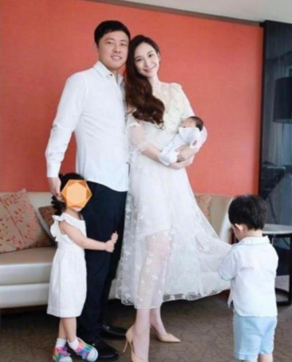 未婚6年生4胎，花9亿送礼未来婆婆讨欢心，至今无名无分