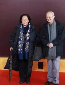 ​三婚丈夫患癌去世！斯琴高娃并未现身，结婚36年没生下一个孩子