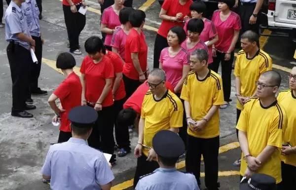 东莞太子酒店卖淫案细节：6名未成年技师涉入，老板带头“试钟”