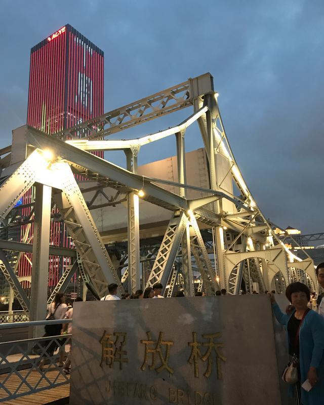 天津海河夜景，真的不比外滩和珠海夜景逊色，来看看就知道了