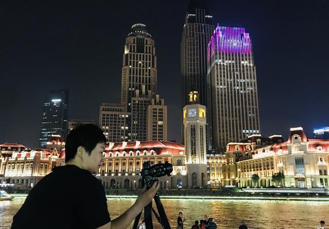 天津海河夜景，真的不比外滩和珠海夜景逊色，来看看就知道了