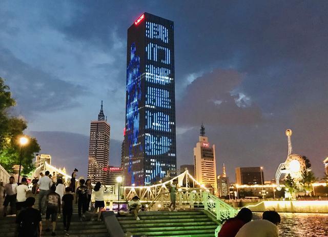 天津海河夜景，真的不比外滩和珠海夜景逊色，来看看就知道了