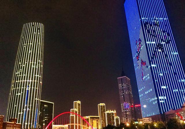 天津海河夜景，真的不比外滩和珠海夜景逊色，来看看就知道了