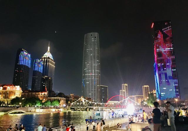 天津海河夜景，真的不比外滩和珠海夜景逊色，来看看就知道了