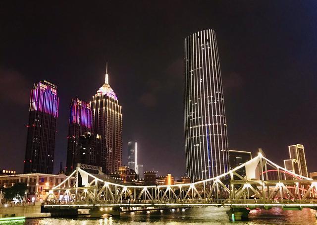 天津海河夜景，真的不比外滩和珠海夜景逊色，来看看就知道了