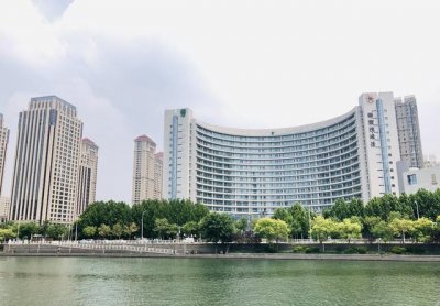 ​天津海河夜景，真的不比外滩和珠海夜景逊色，来看看就知道了