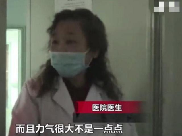 男子强行拔掉妻子氧气管，认为妻子无治疗价值，男子：要死回家死