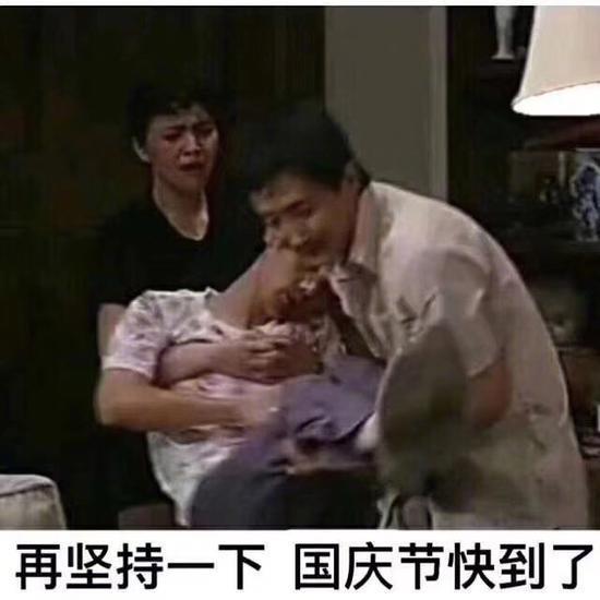 囧哥:两男子驾考作弊“五花大绑”黑胶带贴满身 堪称哲学现场