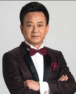 ​朱军妻子照片曝光，原来长得这么漂亮，难怪一直不愿公开