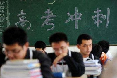 ​17年前，那个为了上好大学而盗走高考考卷的杨博，后来怎么样了？