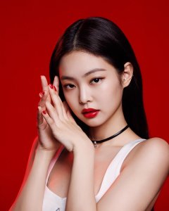 ​Jennie深夜开直播，权志龙和Teddy也在场，看来BLACKPINK要回归了