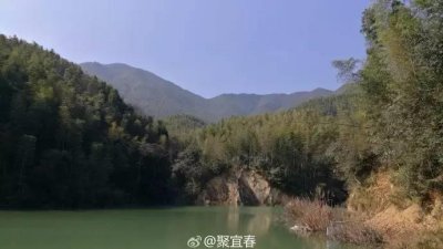 ​宜丰九天漂流的水来自这个小水库 清澈山泉水汇成碧绿深潭