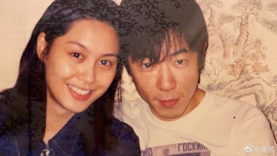 ​朱茵黄贯中20年前甜蜜合照出土超青涩女神素颜真实容貌震撼网民