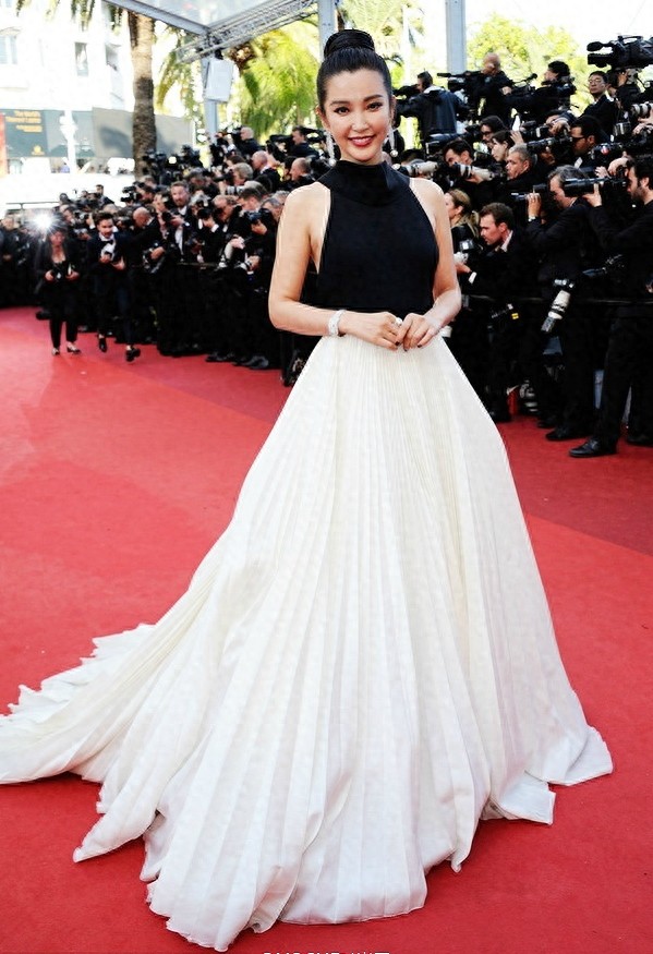 今天，这四个华人女神在戛纳美出新高度。井柏然、黄景瑜错过红毯