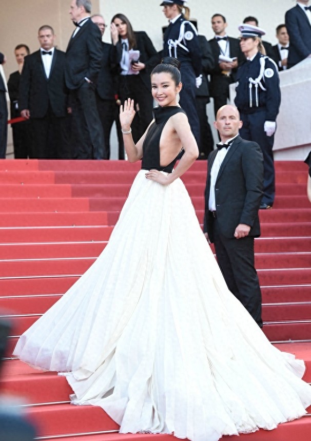 今天，这四个华人女神在戛纳美出新高度。井柏然、黄景瑜错过红毯