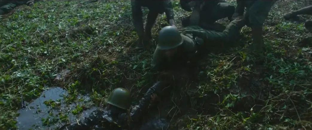 沼泽地人沉下去到哪了(沼泽地下面是啥)