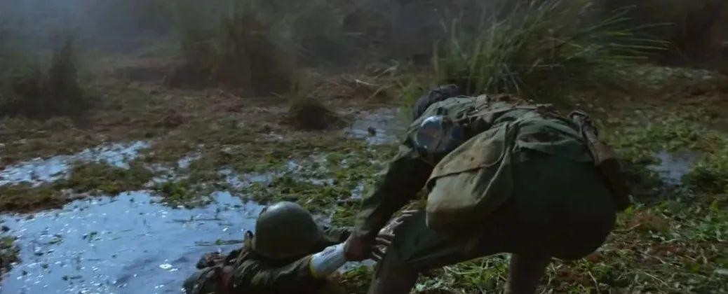 沼泽地人沉下去到哪了(沼泽地下面是啥)