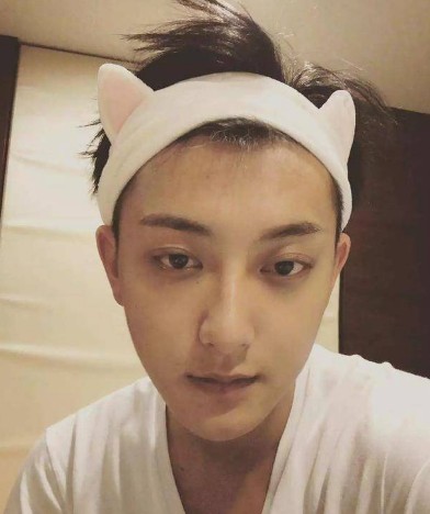 黄子韬整容了吗前后对比照曝光，黄子韬卸妆后素颜震惊网友