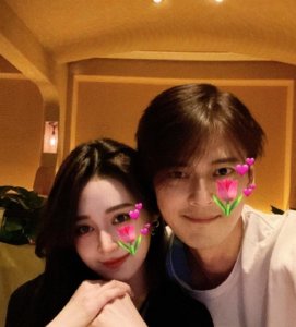 ​郭品超结婚了没有(郭品超晒亲密合照为女友庆生)