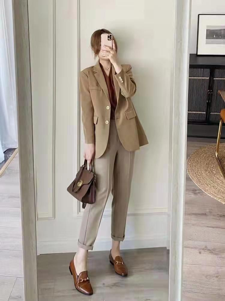 面试应该穿什么服装女生（女生面试穿着搭配图片）