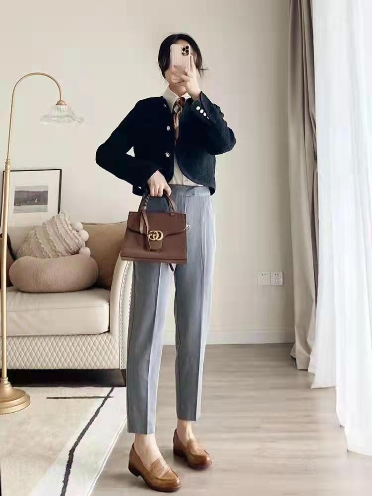 面试应该穿什么服装女生（女生面试穿着搭配图片）