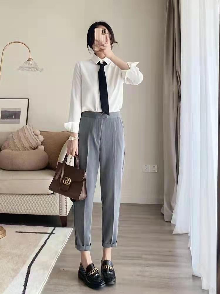 面试应该穿什么服装女生（女生面试穿着搭配图片）