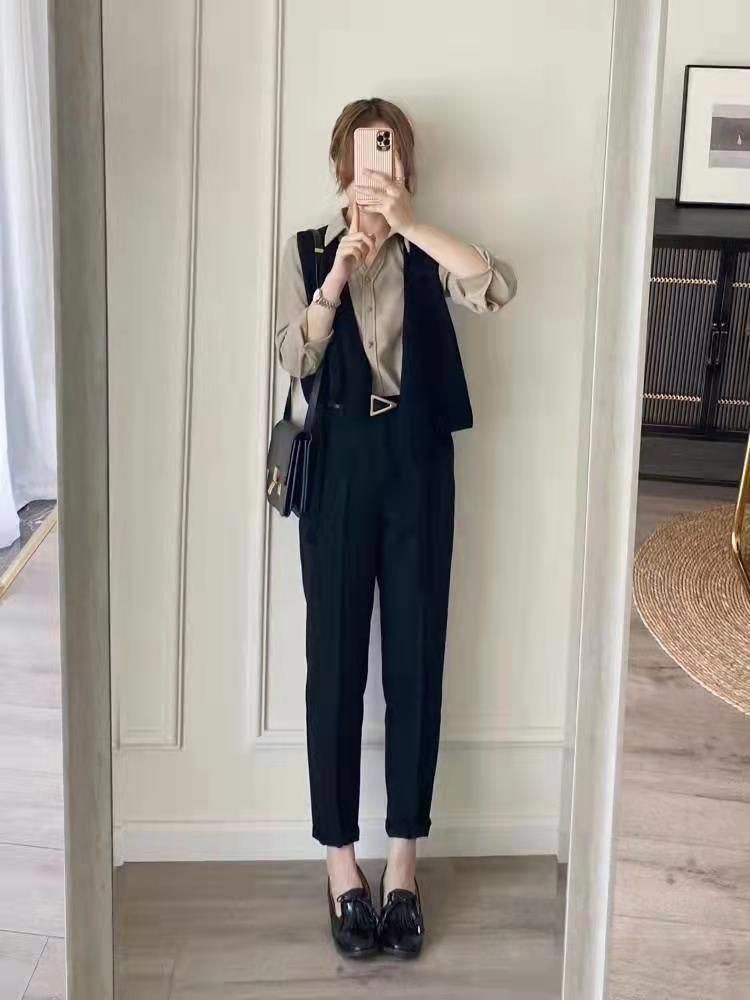 面试应该穿什么服装女生（女生面试穿着搭配图片）