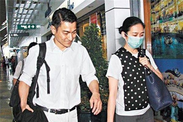 刘德华的老婆照片，刘德华现在的老(刘德华老婆老了)