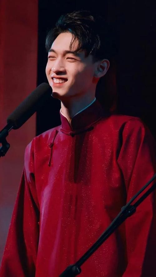 秦霄贤个人资料 ：富二代秦霄贤，人设这么多，走红的原因究竟是什么？