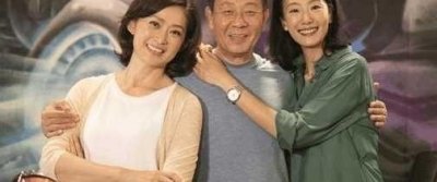 ​老戏骨寇世勋娶了两个老婆，一个楼上一个楼下，却称自己太累