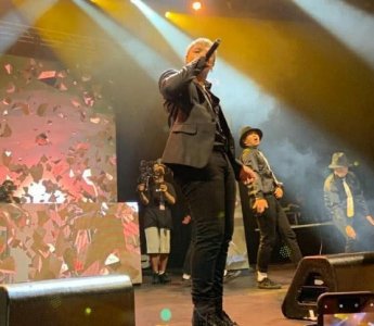 ​林志玲夫妇婚后首合体，志玲姐姐肤白貌美气质佳，与丈夫像两代人