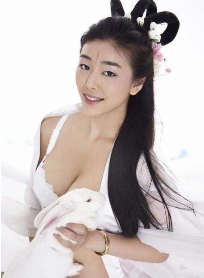 萨瑶瑶个人资料写真 被赞内地第一G奶舞模