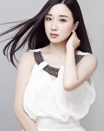 萨瑶瑶个人资料写真 被赞内地第一G奶舞模