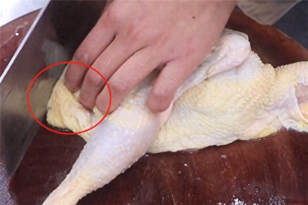 教你在家自己做清蒸鸡，鸡肉原汁原味，营养一点不流失