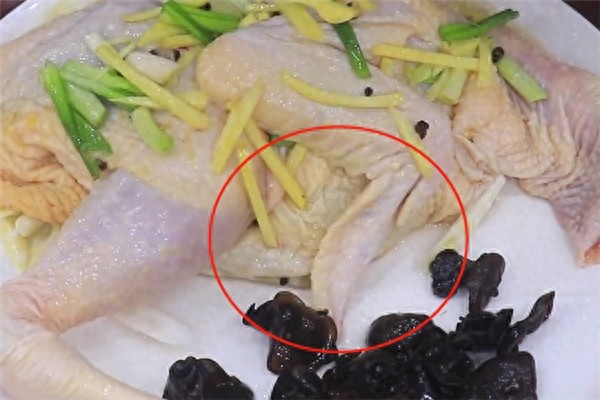 教你在家自己做清蒸鸡，鸡肉原汁原味，营养一点不流失