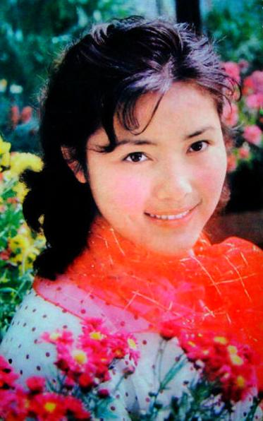 老电影红牡丹姜黎黎主演（旧影漂亮的红牡丹）(70)