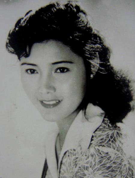 老电影红牡丹姜黎黎主演（旧影漂亮的红牡丹）(54)