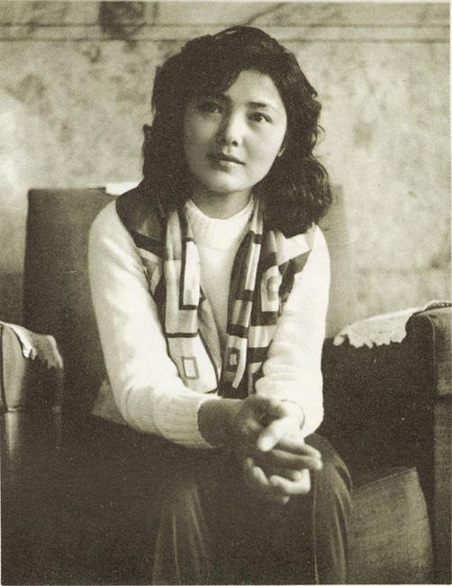 老电影红牡丹姜黎黎主演（旧影漂亮的红牡丹）(35)