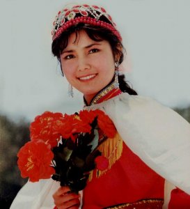 ​老电影红牡丹姜黎黎主演（旧影漂亮的红牡丹）