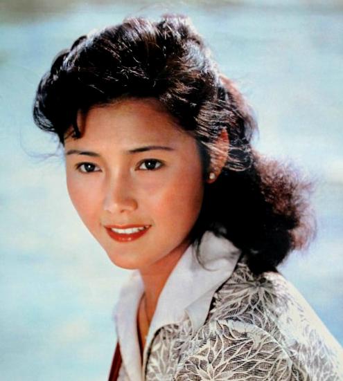 老电影红牡丹姜黎黎主演（旧影漂亮的红牡丹）(28)