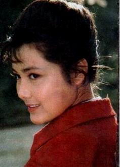 老电影红牡丹姜黎黎主演（旧影漂亮的红牡丹）(17)