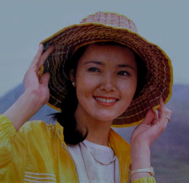 老电影红牡丹姜黎黎主演（旧影漂亮的红牡丹）(25)