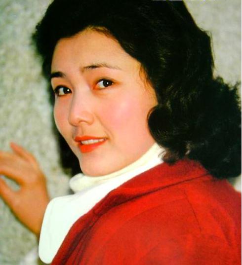 老电影红牡丹姜黎黎主演（旧影漂亮的红牡丹）(57)