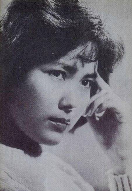 老电影红牡丹姜黎黎主演（旧影漂亮的红牡丹）(40)