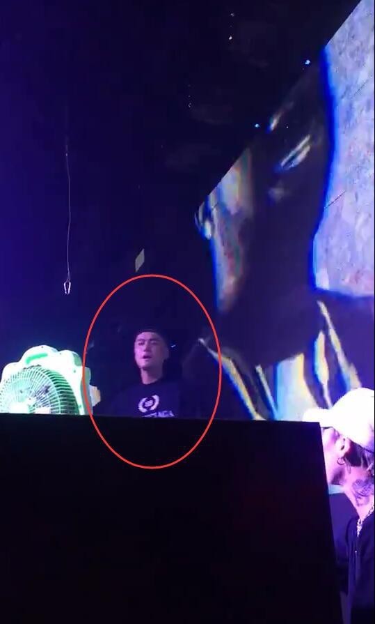 蒋劲夫酒吧做dj（蒋劲夫现身酒吧化身DJ）