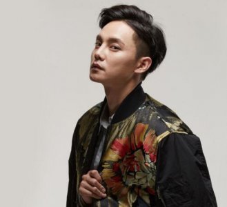 ​尹正和张国荣是什么关系两个人为什么这么像