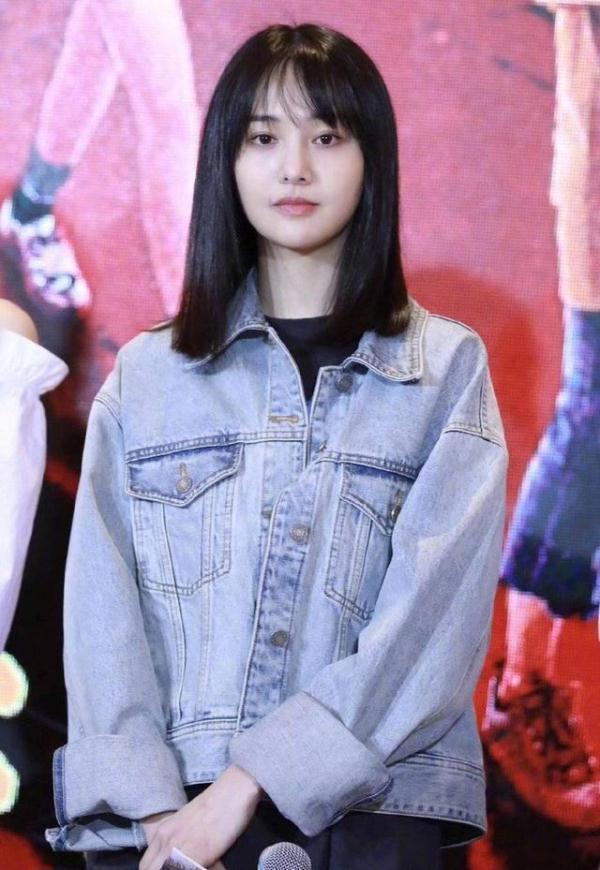 《青春斗》各大主演评价郑爽：直率勤奋，除了写书她连编程都要学