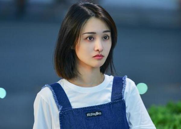 《青春斗》各大主演评价郑爽：直率勤奋，除了写书她连编程都要学