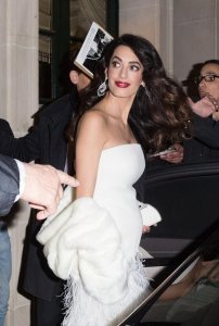 ​乔治克鲁尼老婆简历(克鲁尼4岁龙凤胎罕见亮相)